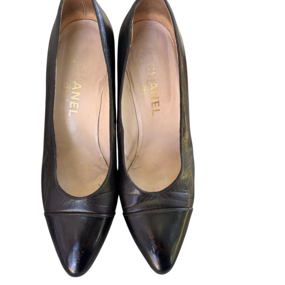 CHANEL Black Leather Classic Pumps Heels Cap Toe Pointed-Toe Sz 9.5